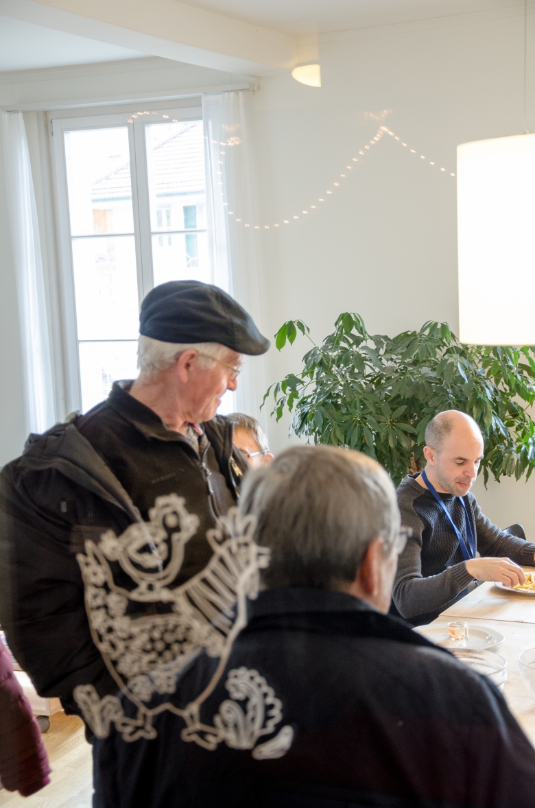 Offeni Tüür, essen auf der Wohngruppe