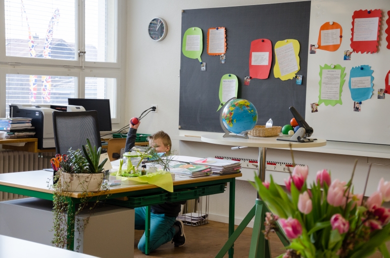 Offeni Tüür, Schulzimmer